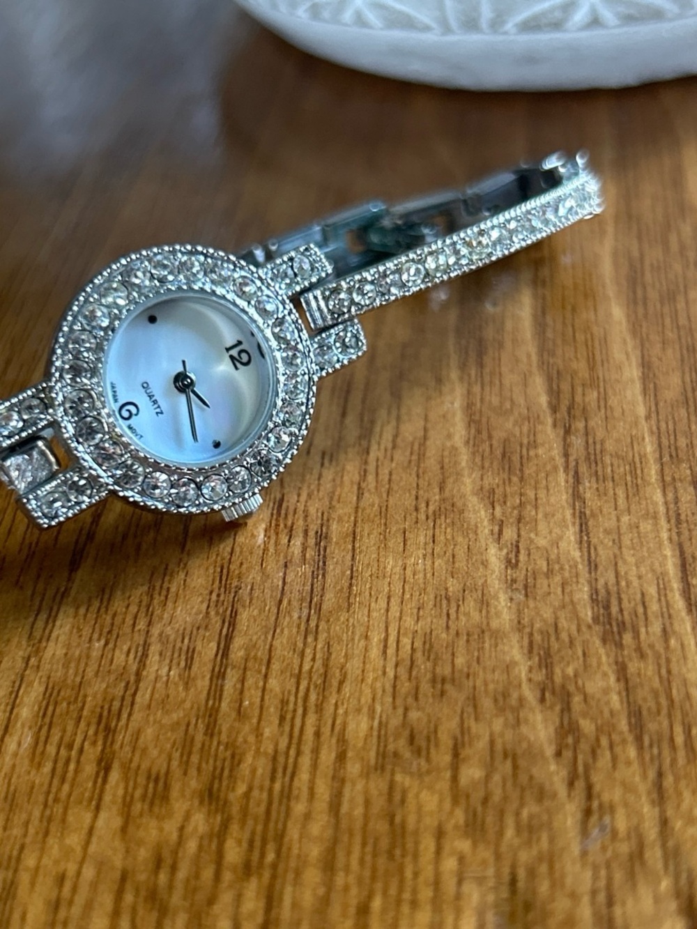 Elegant Silver Toned Art Deco Crystal Ladies Bracelet Watch - Picture 6 of 6